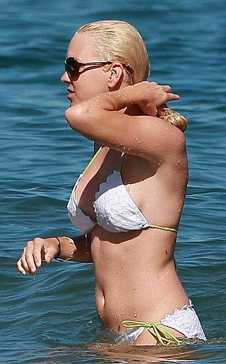 Anna Faris Bikini Pictures