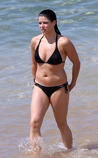 Neve Campbell Bikini Pictures