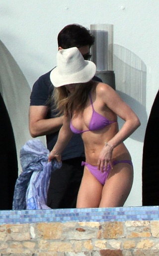 Jennifer Aniston Bikini Pictures