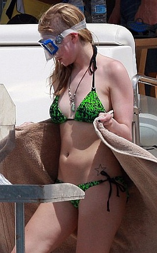 Avril Lavigne Bikini Pictures