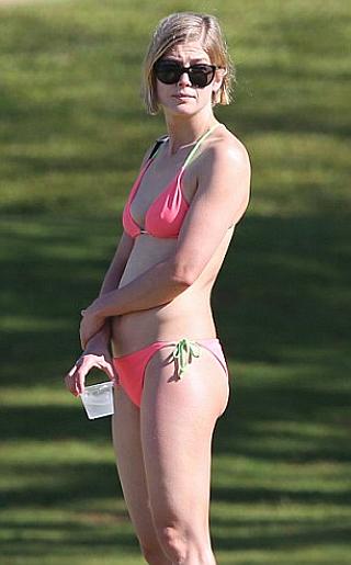 Rosamund Pike Bikini Pictures